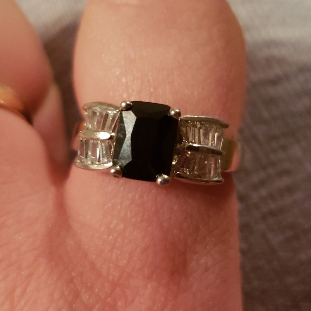 Ring - Picture 4 of 4